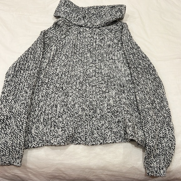 Lord and Taylor Design Lab turtleneck black and white sweater size small - Picture 4 of 4